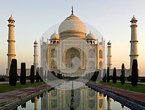 Il Taj Mahal, all'alba.