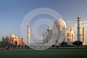 Taj Mahal shrine with mosque in Agra, India photo