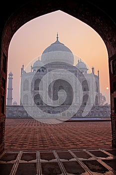 Taj Mahal at sunrise framed with the arch of the mosque, Agra, Uttar Pradesh, India