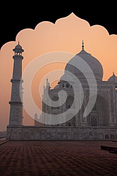 Taj Mahal at sunrise framed with the arch of the mosque, Agra, Uttar Pradesh, India