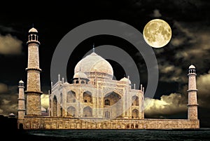 Taj-night