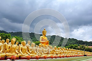 Take photo of  Buddha statue sitting   image of 1250 monks chant around the Buddha image at  Phuttha Utthayan Makha Bucha Anusorn