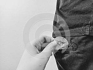 Taking bitcoin from the pocket wallet. Money laundering and illegal activities with criptocurrencies and bitcoin. Secure hacking