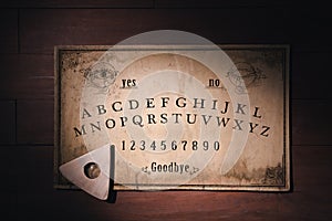 Talking board and planchette