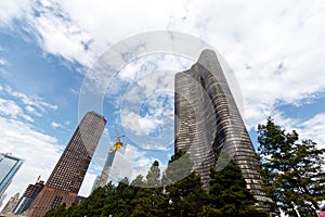 Tall Apartment building and the City of Chicago skyline