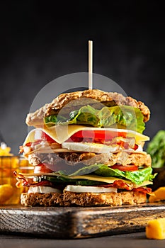 Tall club sandwich