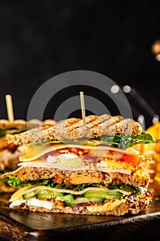 Tall club sandwich