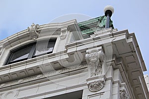 Tall historic building in downtown Chicago