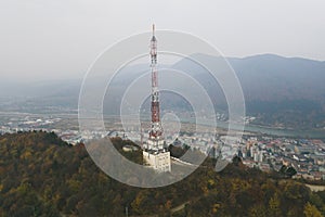 Tall lattice telecommunication tower