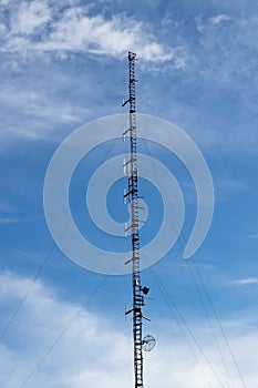 Tall radio communication antenna mast or mobile tower