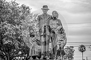 Inmigrant Family Statue in Centennial Park at Ybor City