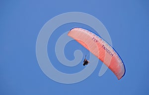 Tandem paraglider