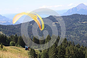 Tandem paragliding in Samoens, French Alps