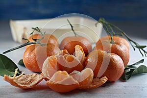 Tangerines from Murcia, on a wooden box