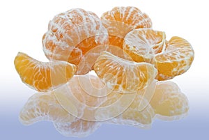 The tangerines with reflection,isolated on blue white background