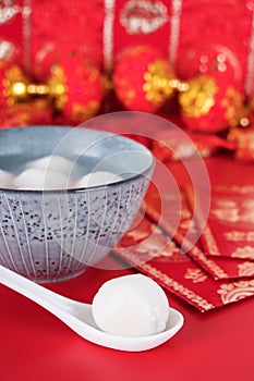 Tangyuan and hongbao in the background of red Festival
