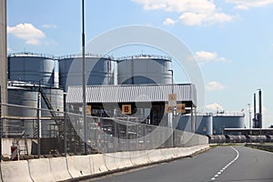 Tank loading station for train wagons at the Botlek Harbor