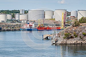 Tanker with oil storage