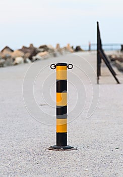 Tarmac post