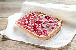 Tart with jellied fresh cranberries