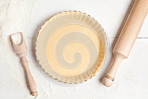 Tart pie preparation, dough with yeast and rolling