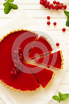 Tart with strawberry mousse