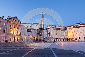 La piazza cittadina, Europa 