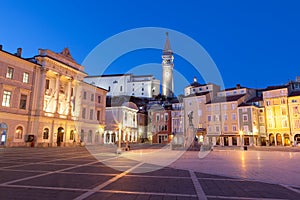 La piazza cittadina, Europa 