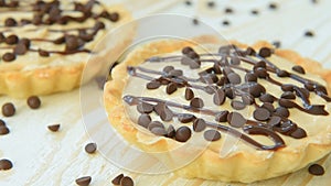 Tartlet with custard and chocolate