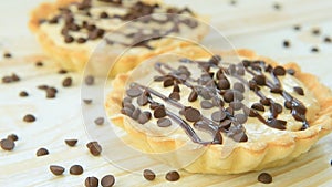 Tartlet with custard and chocolate