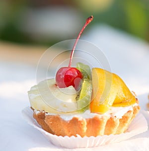 Tartlets with fruit