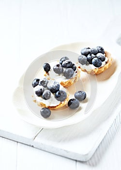 Tartlets with ricotta and blueberries