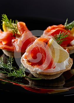 Tartlets with salmon.