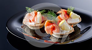 Tartlets with salmon.