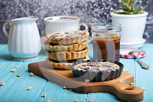 Tartlets with salted caramel and chocolate