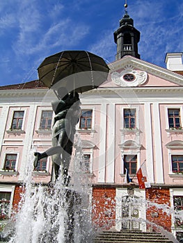 Tartu town hall and kissing students fountain photo