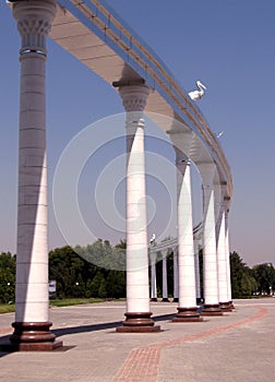 Taskent indipendenza la piazza cittadina colonnato 2007 