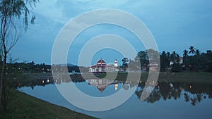 Tasik at taman rekriasi masjid tanah