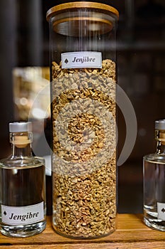 Tastes of gin, botanicals ingredients for gin distillery process, name in Spaniish translated into English: ginger, dried ginger