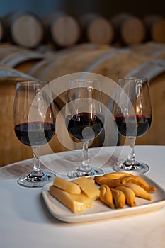 Degustazione da vino visita da cantine cantine francese O americano Quercia botti vino rosso vino creazione 