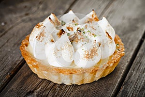 Tasty lemon Meringue Tartlets with mint