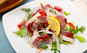 Tasty Magret de canard seche salad