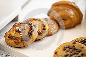 Tasty raisin cookiesØŒ croissant and chocolate cookies