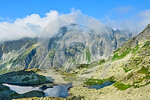 Tatry na Slovensku a jezero, krásná horská krajina