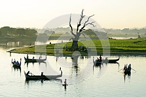 Taungthaman Lake