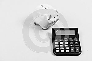 Tax savings. Piggy bank money savings. Investing gain profit. Pay taxes. Calculate taxes. Piggy bank pig and calculator