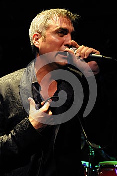 Taylor Hicks performing live