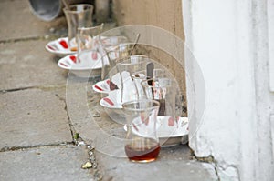 Tea cups and plates standing on the ground