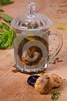 Tea with figs, prunes and basil