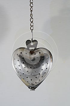 Tea strainer is indispensable in the kitchen for the preparation of fresh tea